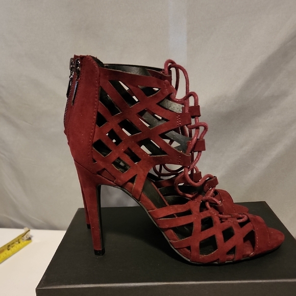 Guess Red Heels with Intricate Cut-Out Design - Picture 6 of 9